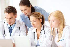 healthcare-medical-doctors-sharing-screen